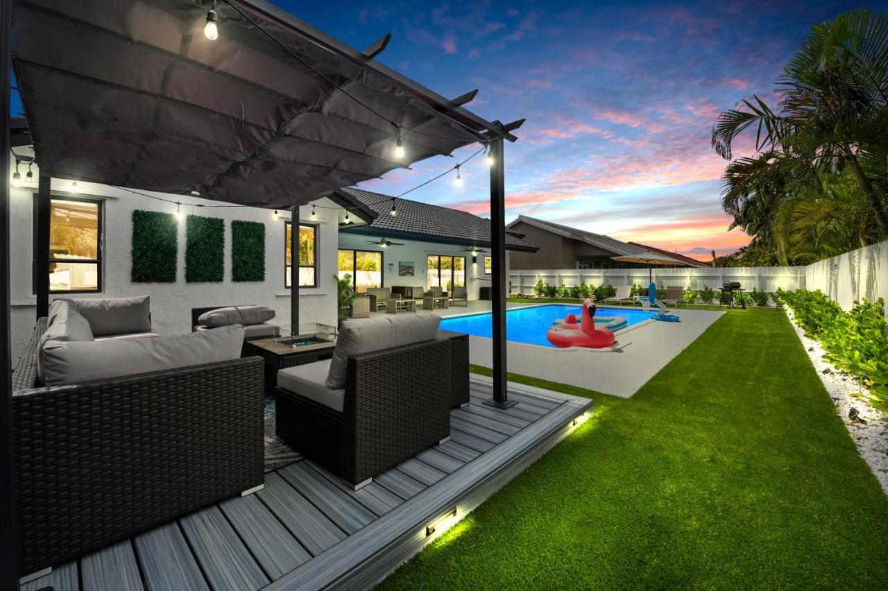 Paradise Miami, Luxury Gem With Heated Pool, Game Room, Fire Pit, 3 Bed 2 Bath Villa
